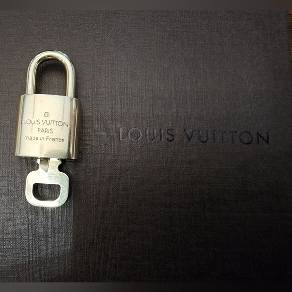 Louis Vuitton Lock & Key #300 - Picture 4 of 5